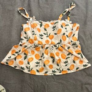 🎉 HP 12/3 🎉 SHEIN Curve Oranges with Green Leaves Print Cropped Camisole Top